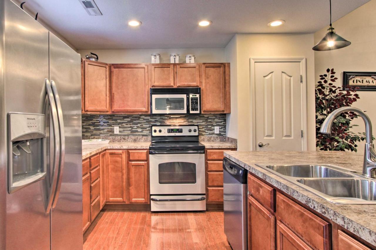 Home With Community Pool - 2 Miles To The Island! Pigeon Forge Exterior photo